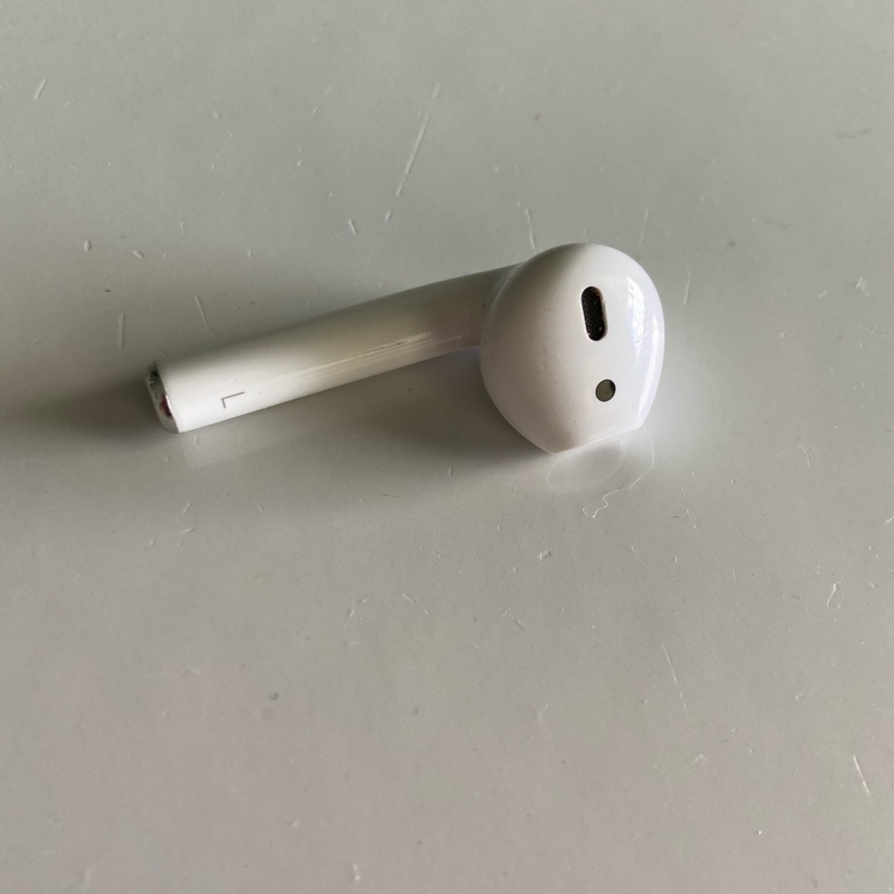 Apple AirPod 1st Generation Left